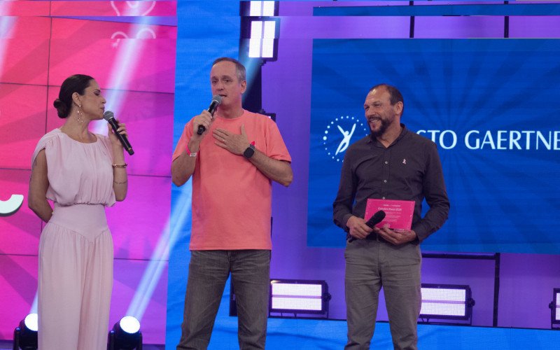 Nadja Haddad, José de Melo e Fernando de Oliveira no programa Outubro Rosa 2025 | abc+