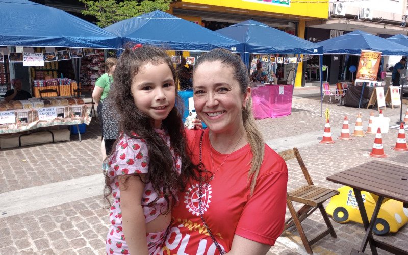 Alessandra Uebel e a filha Laura Uebel adoraram a tarde