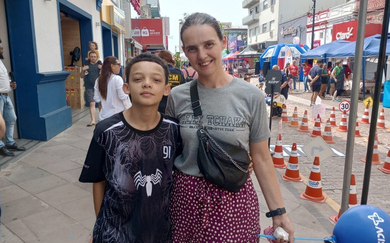 Fernanda Rieth levou o filho Miguel Rieth para aproveitar as atividades