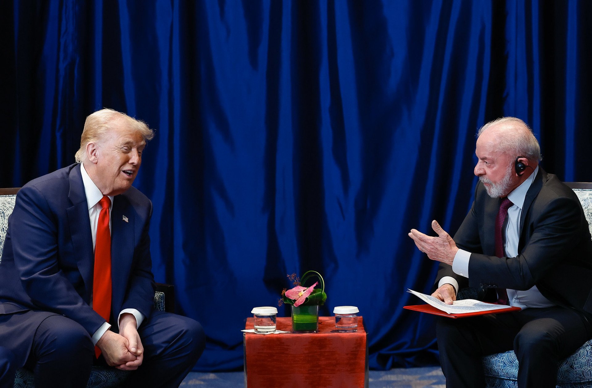 TARIFAÇO: Trump questiona Lula sobre tempo de prisão e manifesta interesse em visitar o Brasil
