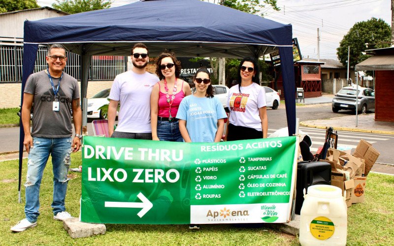 Drive Thru Lixo Zero, que abriu a Semana da Sustentabilidade, ocorreu no palquinho da Feitoria
