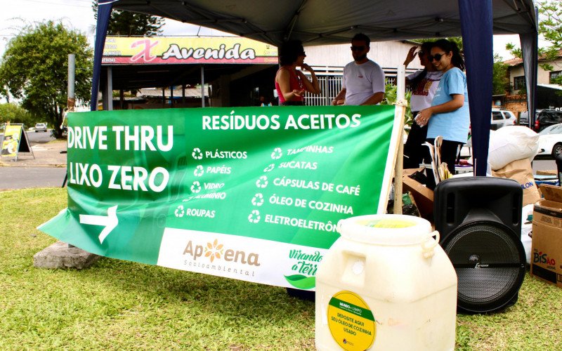 Drive Thru Lixo Zero, que abriu a Semana da Sustentabilidade, ocorreu no palquinho da Feitoria