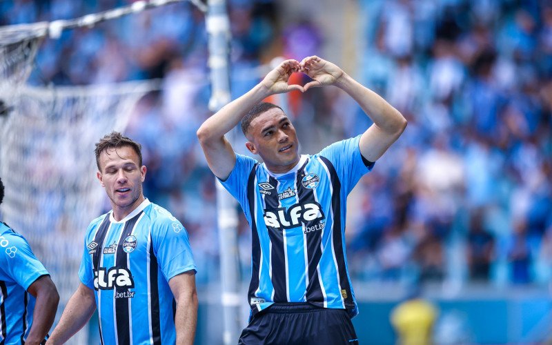 Carlos Vinícius marcou três gols contra o Juventude | abc+