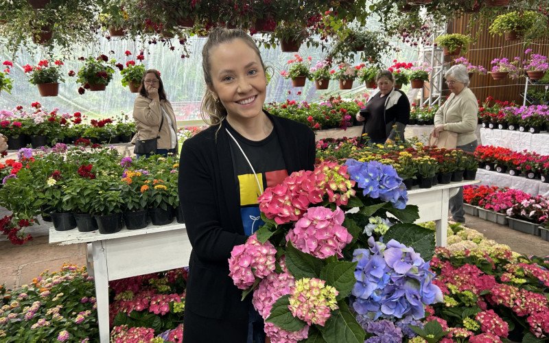 Hortênsias voltaram ao centro das atenções pela chegada de novas cores e pelo preço acessível das mudas, na avaliação de Luiza Alves de Assis, secretária da Aflori | abc+
