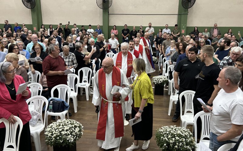 Mais de 500 fiéis participaram de culto de celebração em alusão aos 100 anos de fundação da comunidade em Novo Hamburgo