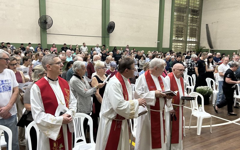 Mais de 500 fiéis participaram de culto de celebração em alusão aos 100 anos de fundação da comunidade em Novo Hamburgo