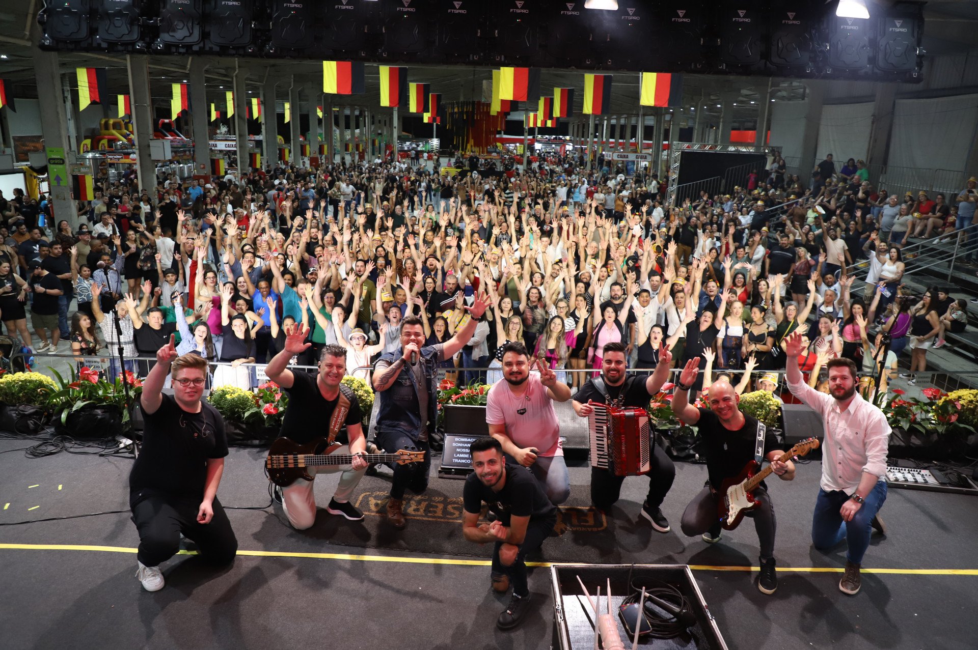 Cerca de 10 mil pessoas prestigiaram as três noites de Oktoberfest Esteio