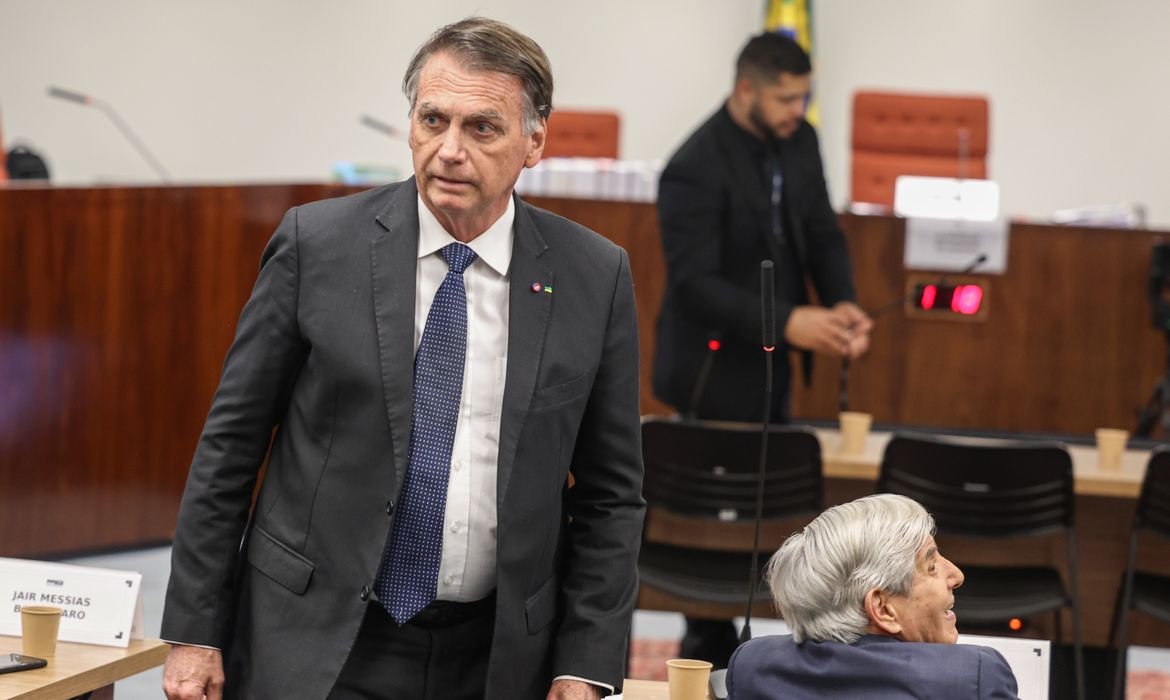 Bolsonaro tem piora na fun&ccedil;&atilde;o renal durante tratamento de broncopneumonia em UTI