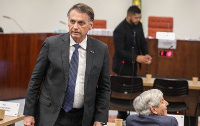 Bolsonaro tem piora na função renal durante tratamento de broncopneumonia em UTI
