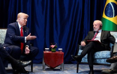 TARIFAÇO: Trump parabeniza Lula e diz que negociações com Brasil prosseguem