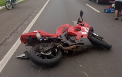 RS-239: Homem fica ferido em acidente entre carro e moto na rodovia