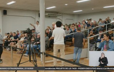 Plenário lotado e protestos marcam aprovação de projeto que revisa cálculo do IPTU em Campo Bom