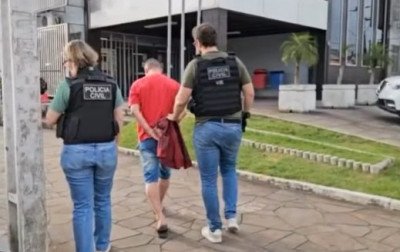 Socos e chutes no rosto: Homem arromba porta do banheiro de bar para agredir ex-mulher em Canoas