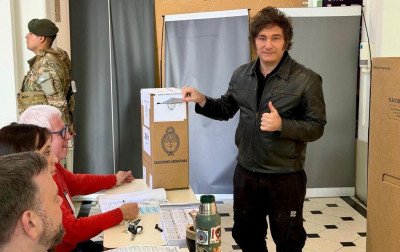 Milei diz que vitória nas eleições legislativas marca a "construção de uma Argentina grande"