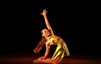 Bailarina do Vale do Sinos é selecionada para a Escola do Teatro Bolshoi no Brasil em 2026