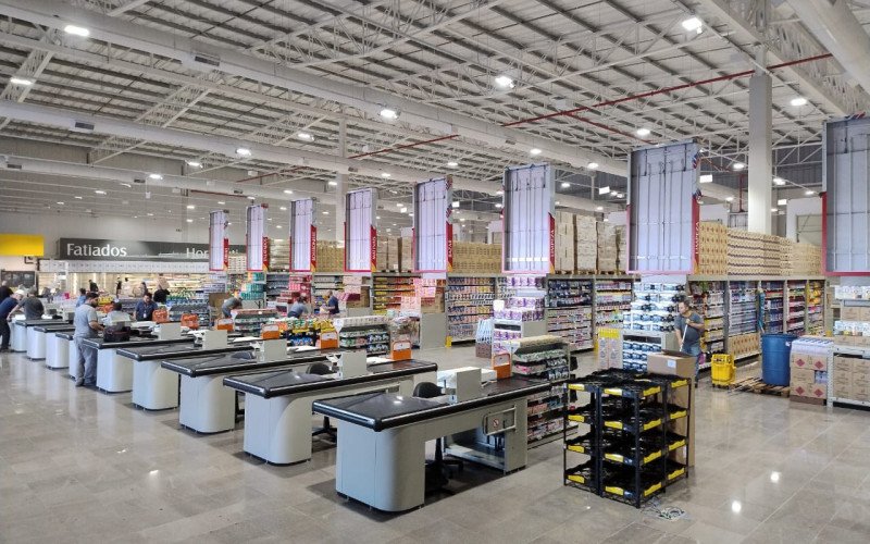 Equipes trabalham nos últimos detalhes para a inauguração do Macromix Esteio | abc+