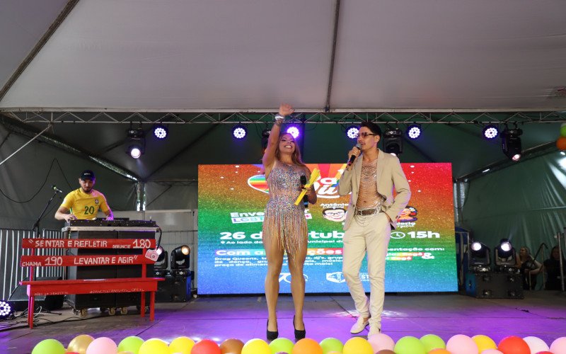 A apresentação, conduzida por Douglas Rogê e Carol Rogê, exaltou a importância da participação do poder público. 