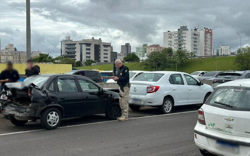 BR-116: Engavetamento complica o trânsito em São Leopoldo | abc+