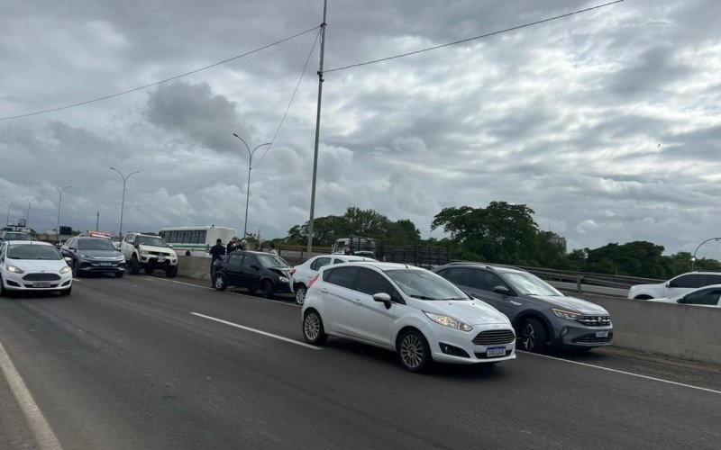 BR-116: Engavetamento complica o trânsito em São Leopoldo | abc+