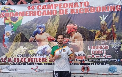 Glauber Kiss de Souza conquista título sul-americano de kickboxing no Peru