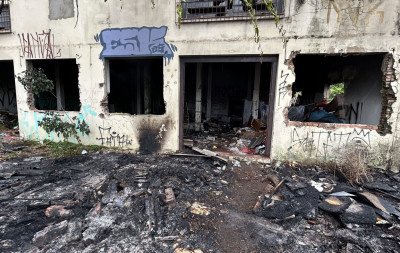 "A gente tem medo": Moradores cobram solução para prédio abandonado que gera insegurança e é alvo de incêndios em Novo Hamburgo