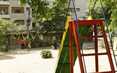 "Estava atirada para as traças": Moradores de prédio em Canoas se unem e revitalizam praça no Centro