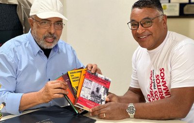 TROCA DE LIVROS: Roger Machado visita Paulo Paim em Canoas