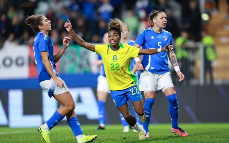 Seleção feminina desencanta com entrada de titulares e amplia freguesia com 1 a 0 sobre Itália | abc+