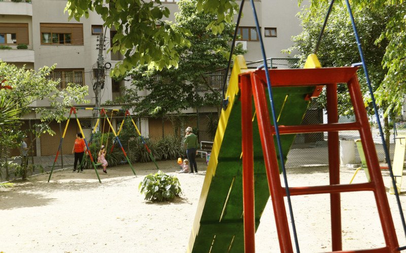 Praça Dr. Carlos Santos Rocha revitalizada após união de moradores do Plaza Amadeus | abc+