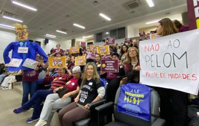 Servidores lotam plenário da Câmara de Novo Hamburgo em dia de votação da reforma da previdência