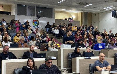 Reforma da previdência é aprovada em primeira votação em meio a tensão e protestos na Câmara de Novo Hamburgo
