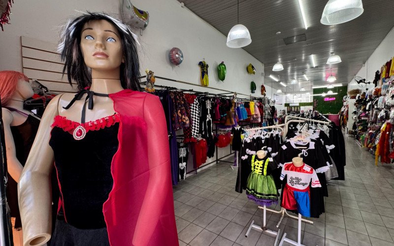 Lojistas capricham na decoração dos estabelecimentos para atrair atenção dos clientes
