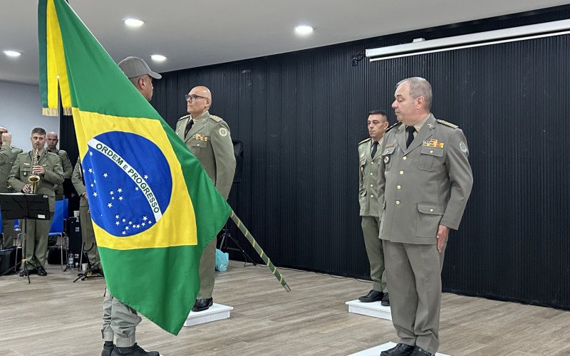 Momento da passagem do comando do coronel Neves ao coronel André Lima, com a condução do ato pelo coronel Douglas Soares, subcomandante-geral da corporação