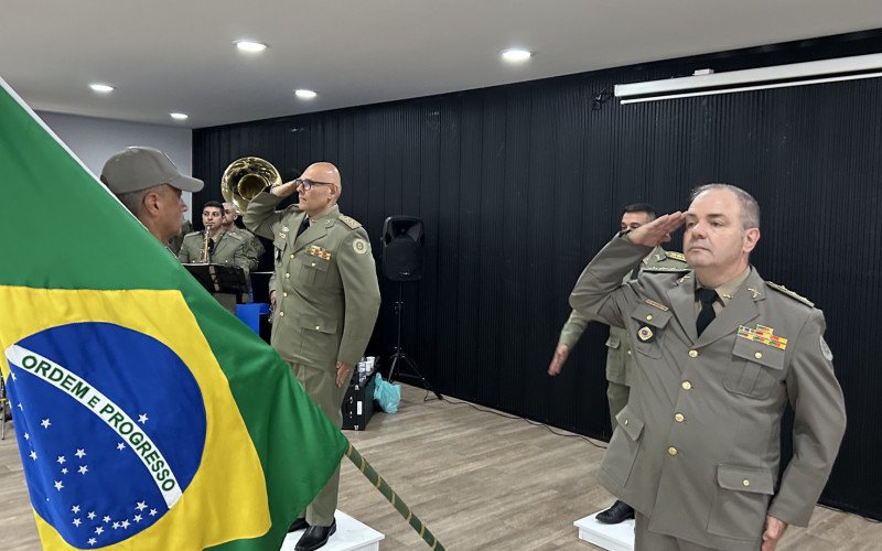 Momento da passagem do comando do coronel Neves ao coronel André Lima, com a condução do ato pelo coronel Douglas Soares, subcomandante-geral da corporação