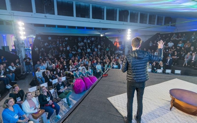 Inovação, liderança e conexões: confira a programação completa do Sapiranga Talk Experience 2025 | abc+