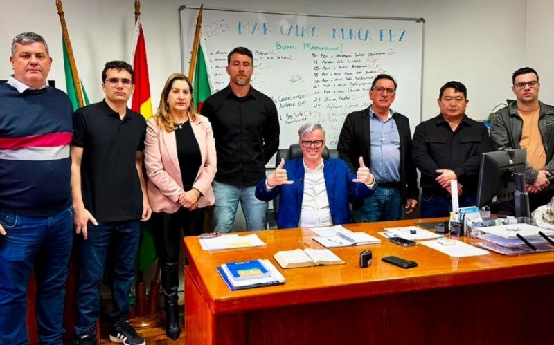 O prefeito de Portão, Delmar "Kiko" Hoff, anunciou em vídeo, ao lado de seu secretariado, no início da tarde desta quarta-feira (dia 29), mudanças no seu secretariado após o vazamento de áudios com conversas que tratariam de supostas irregularidades cometidas em licitações na cidade e desvios de verbas.