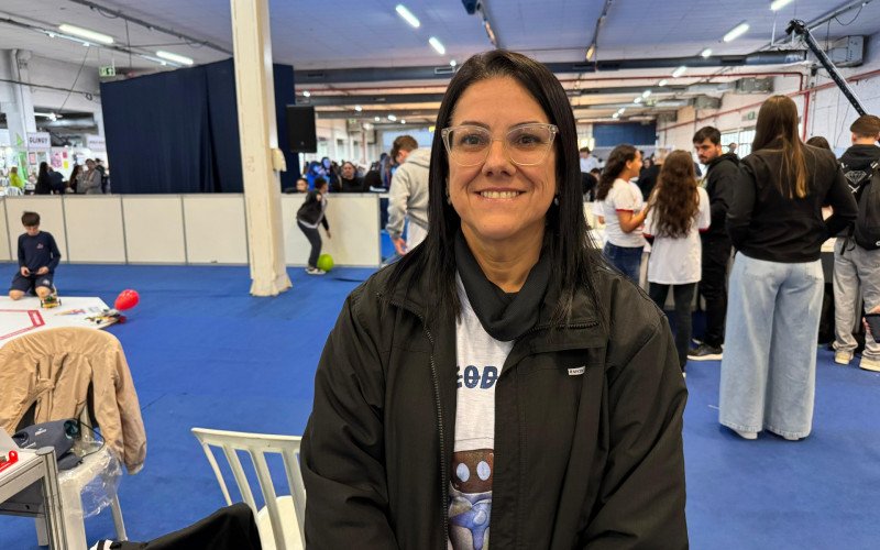 Professora de Tecnologias Digitais da Informação e Comunicação - TDCIS, Adriane da Rosa | abc+