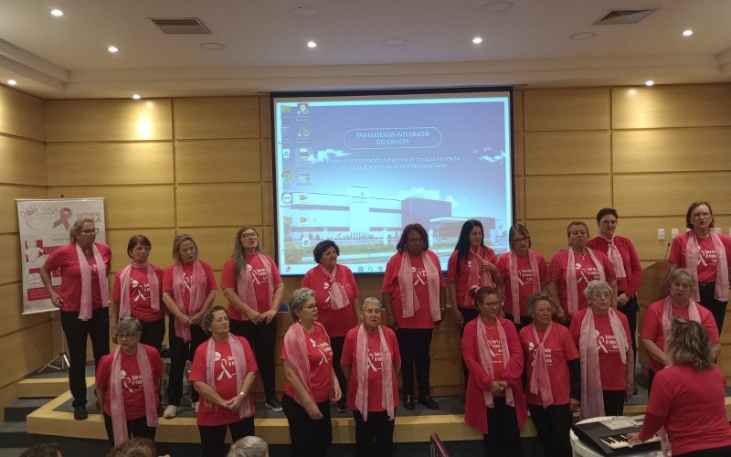 Terceiro Encontro Rosa contou com a apresentação do Coral Força Rosa