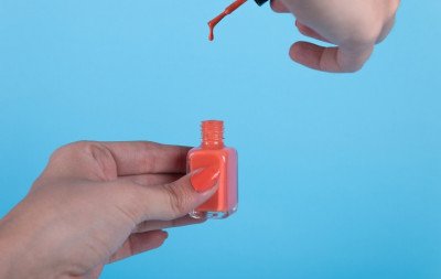 Anvisa proíbe substâncias químicas de esmaltes em gel por risco de câncer e infertilidade