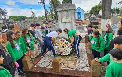 Estudantes participam de homenagem ao patriarca de São Leopoldo e da Imigração Alemã