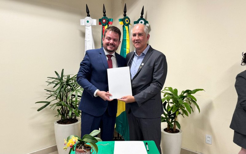 Fernandes e Correa na cerimônia de posse em Sapiranga