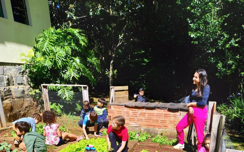 Escola Carlos Barbosa retomou horta, após atividade com o Jornal de Gramado