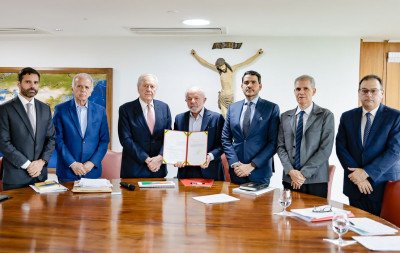 Lula assina projeto antifacção que endurece lei de combate às organizações criminosas