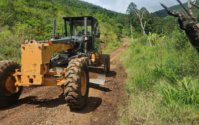 Estrada da Linha Caboclo recebe melhorias no interior de Gramado