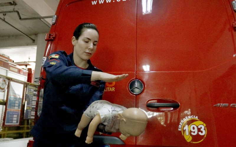 A bombeira militar Kauany Gotim esclarece procedimento obrigatório para o salvamento do recém-nascido | abc+