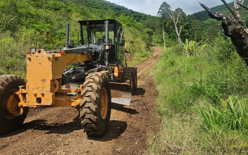 Linha Cabloco recebe melhorias na estrada