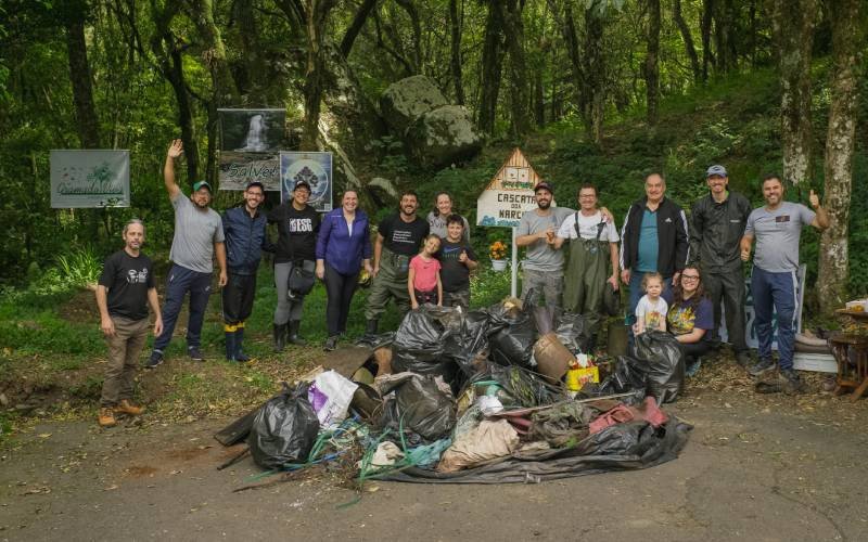 Mutirão de limpeza em Gramado retira meia tonelada de resíduos da natureza