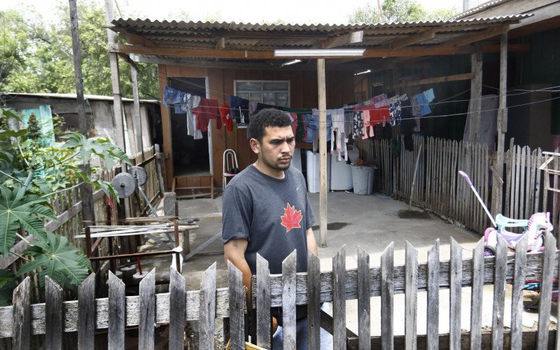 Jaisson Medeiros mora com a família às margens da BR-386 | abc+