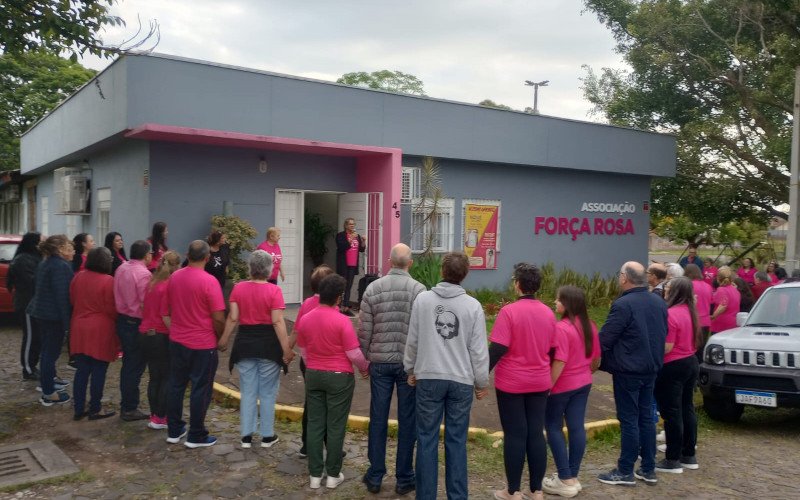 Abraço Rosa significa a união e o fortalecimento do grupo