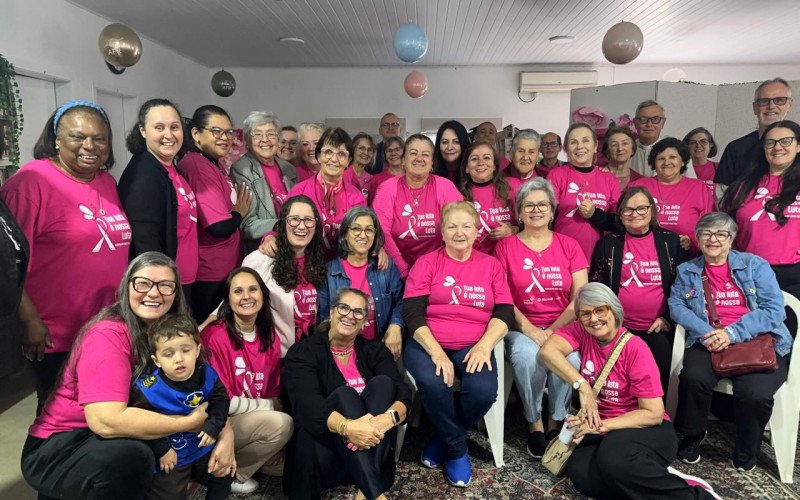 Associação Força Rosa promoveu neste último dia de outubro a sua confraternização com o Abraço Rosa